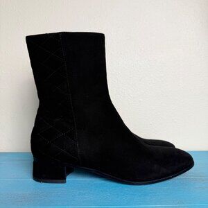 Aquatalia 'Lilli' Black Quilted Suede Ankle Boots Side Zipper & Block Heel Sz 9